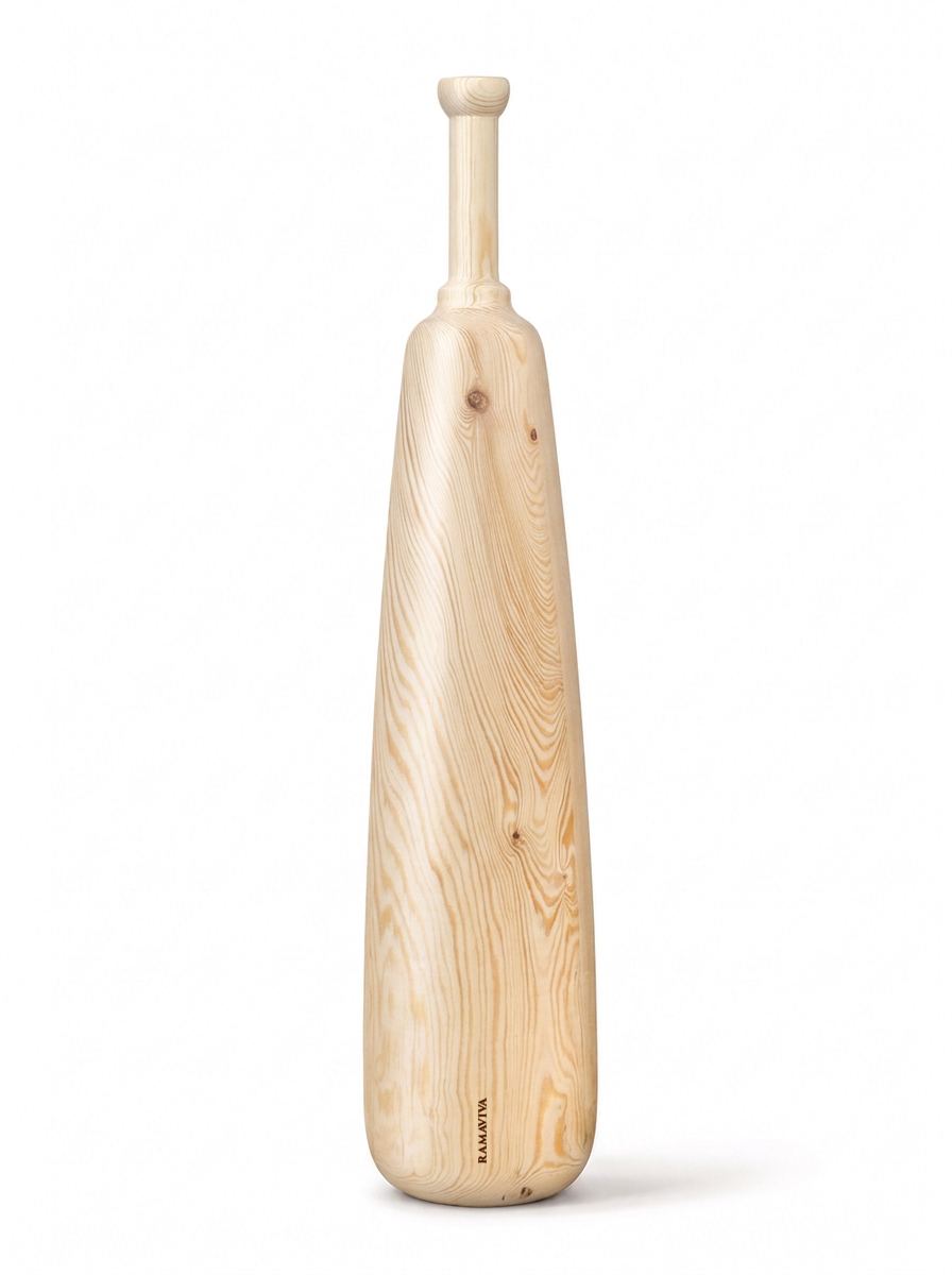 Maza Jangal de pino laminado (6,5 kg) sobre fondo blanco, con el sello RAMAVIVA en la base